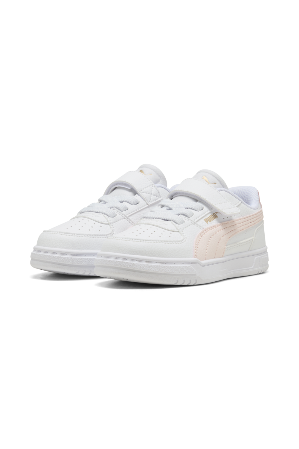 תמונת תקריב של נעלי סניקרס