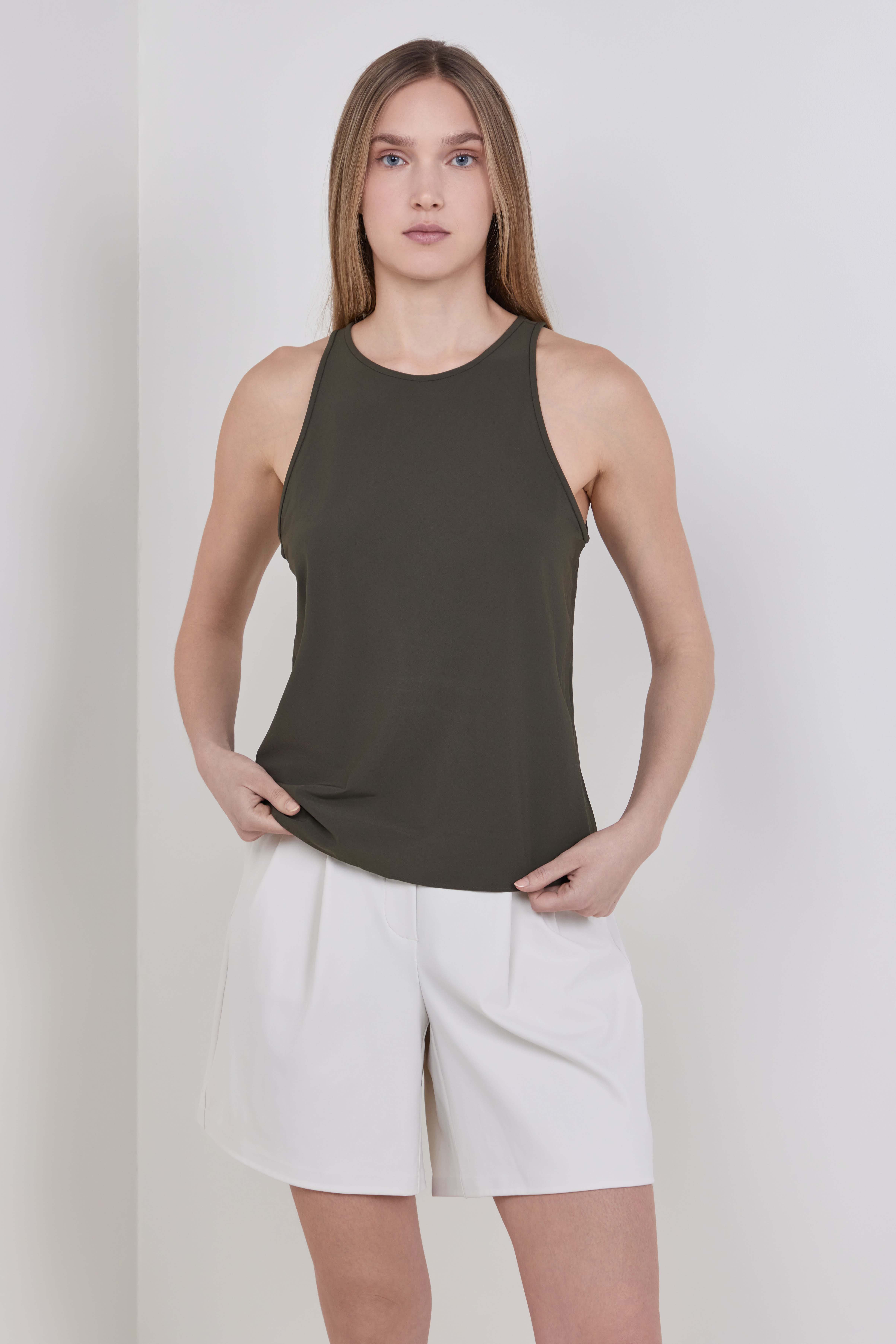 תמונת דוגמן קידמית של Breezily Racerback Tank