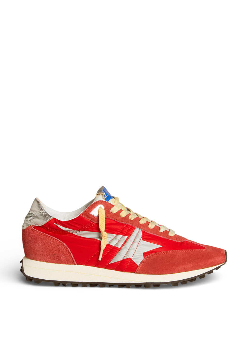 תמונה קידמית של נעלי סניקרס מרתון