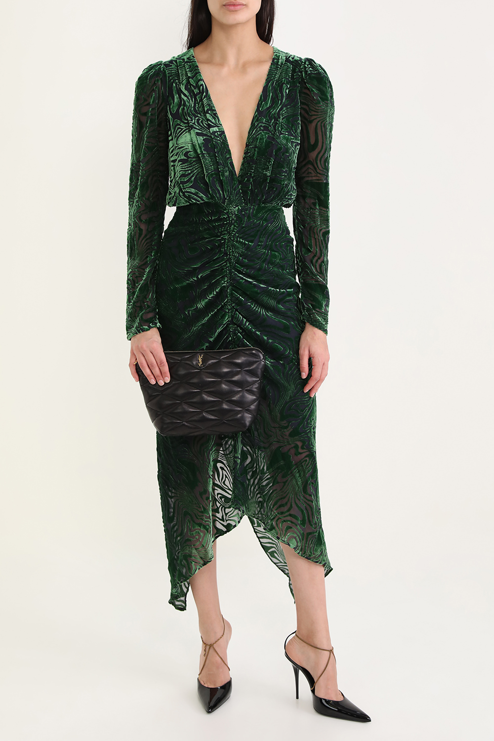 תמונת דוגמן קידמית של תיק פאוץ' מעור קווילט