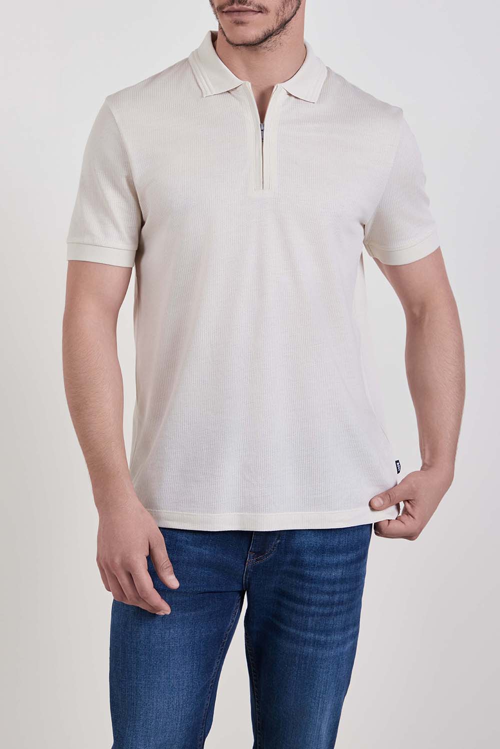 תמונת דוגמן קידמית של חולצת פולו