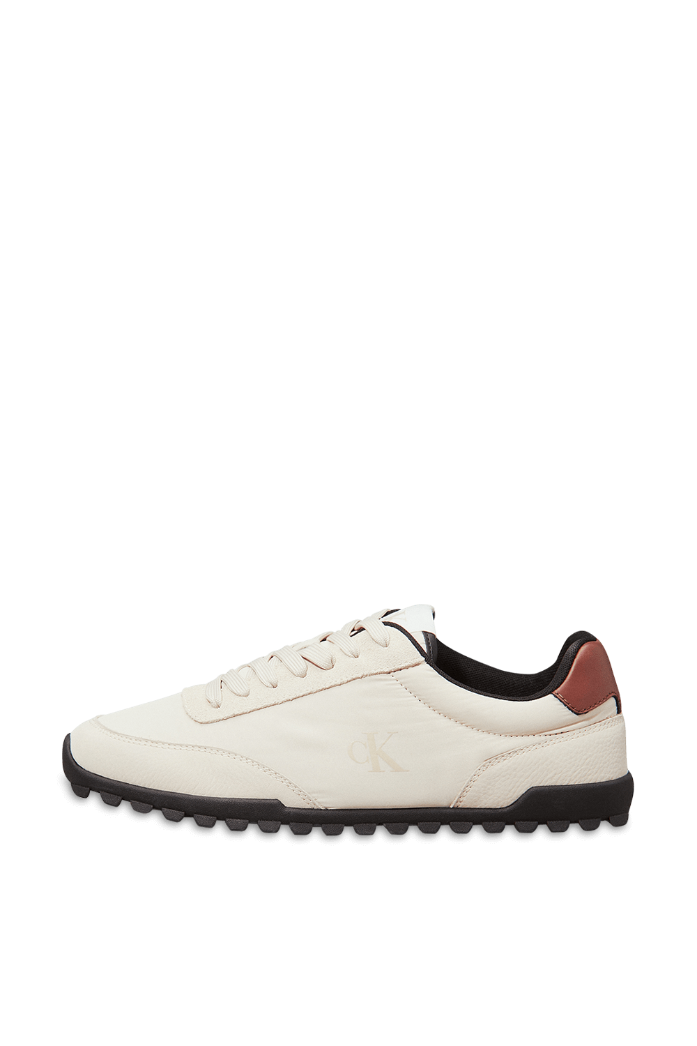 תמונה אחורית של נעלי סניקרס