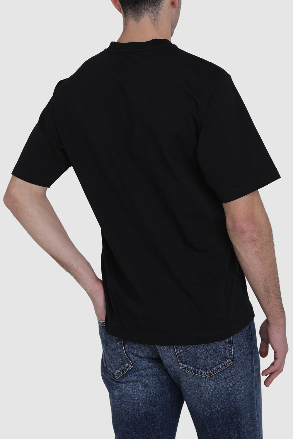 תמונת דוגמן אחורית של חולצת טי