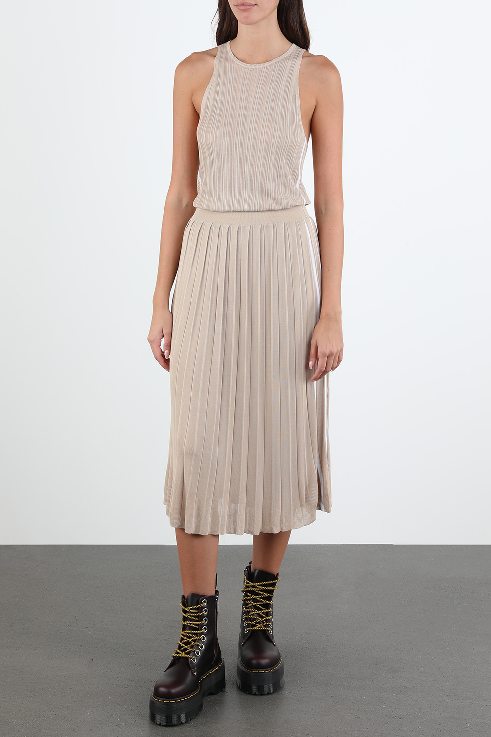 תמונת דוגמן קידמית של מגפונים 8 איי ג'יידון מקס בגוון בורדו