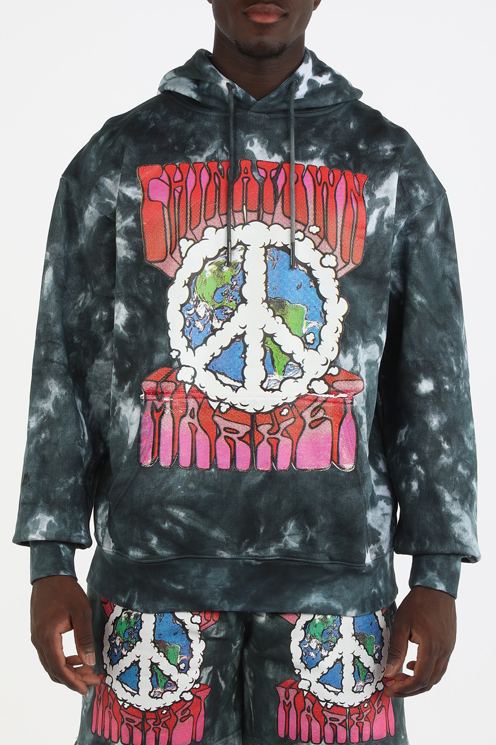 תמונת דוגמן קידמית של Peace On Earth Clouds Hoodie in Tie Dye 