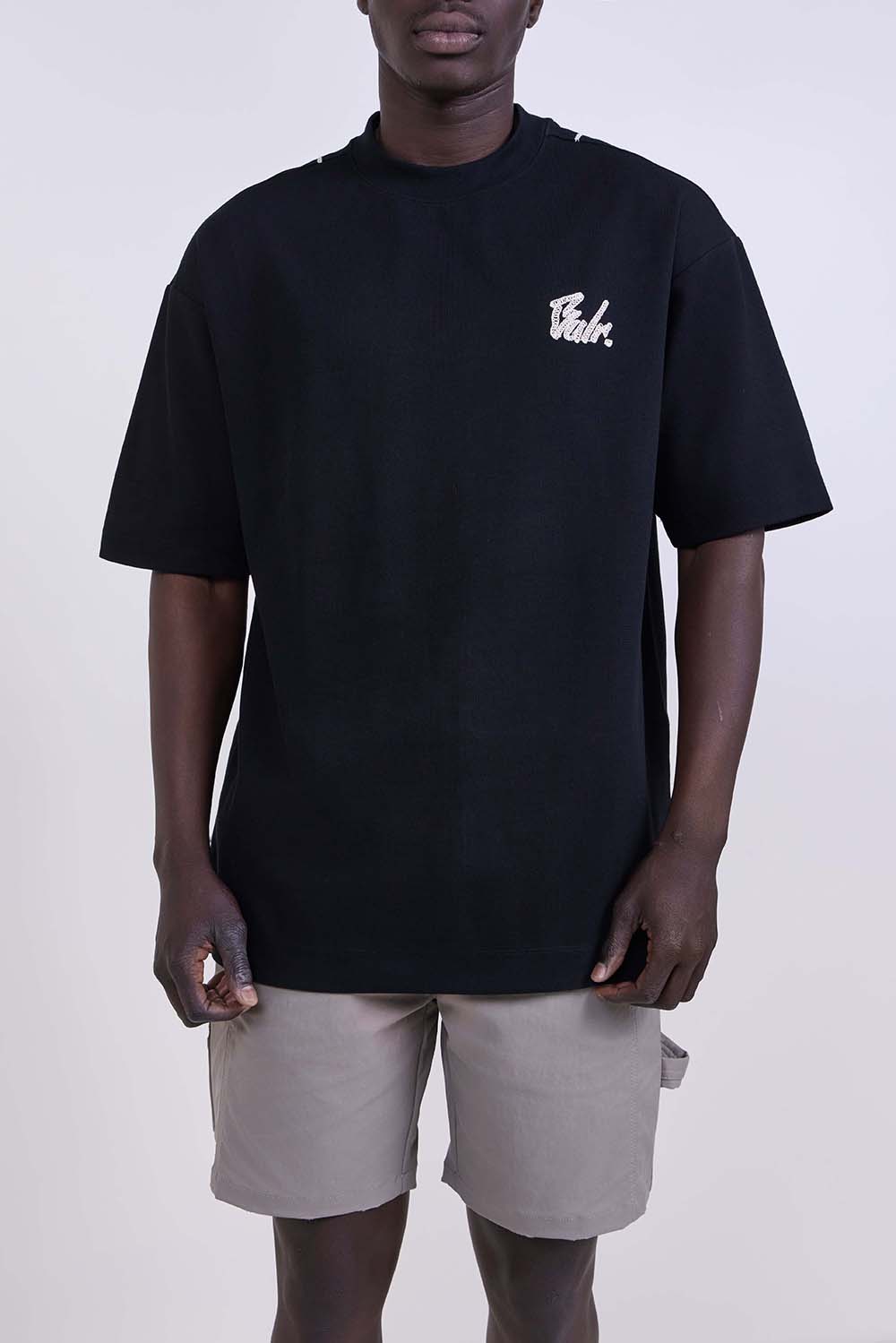 תמונת דוגמן קידמית של חולצת טי אוברסייז