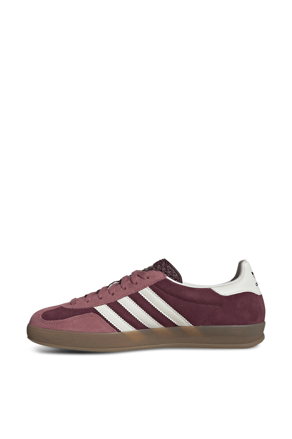 תמונה אחורית של נעלי סניקרס גזל