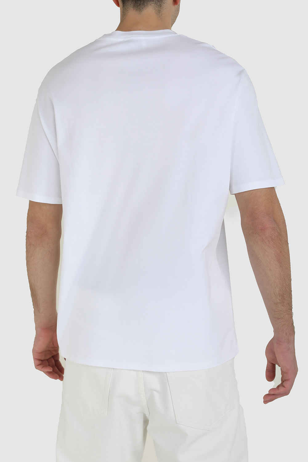 תמונת דוגמן אחורית של חולצת טי