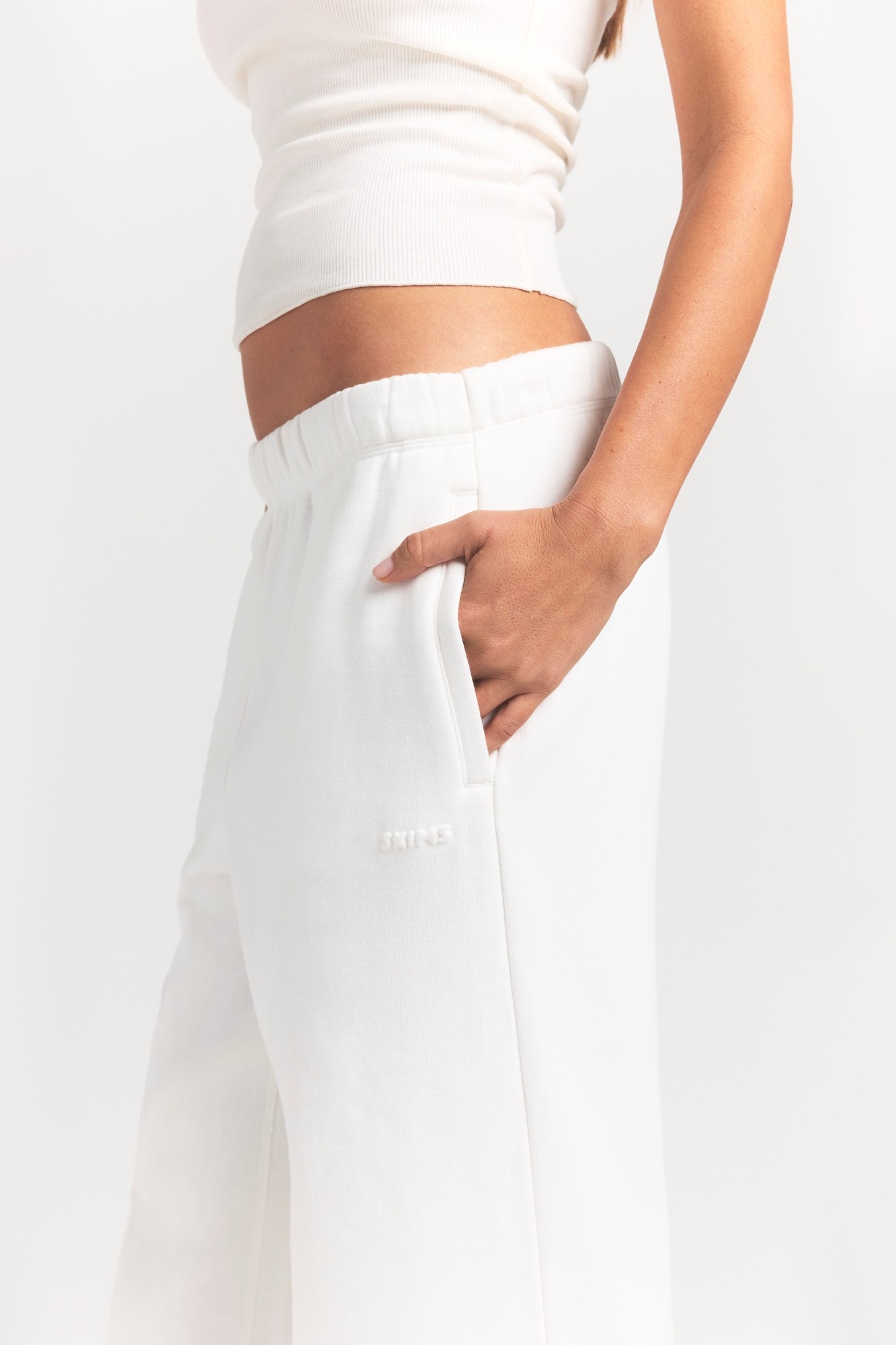 תמונת תקריב דוגמן של COTTON FLEECE CLASSIC STRAIGHT LEG PANT