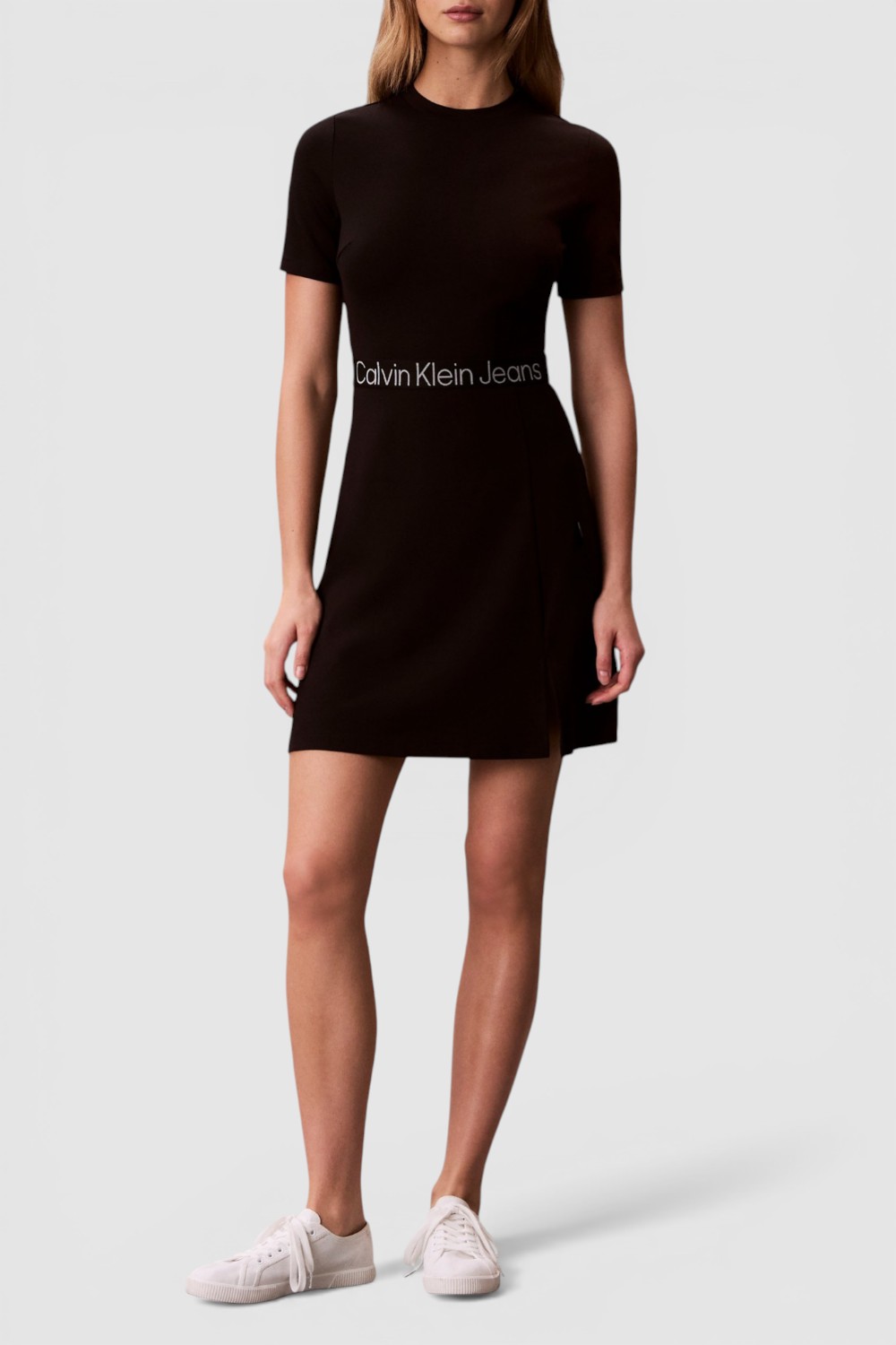 תמונת דוגמן קידמית של שמלת מיני בגזרה מתרחבת