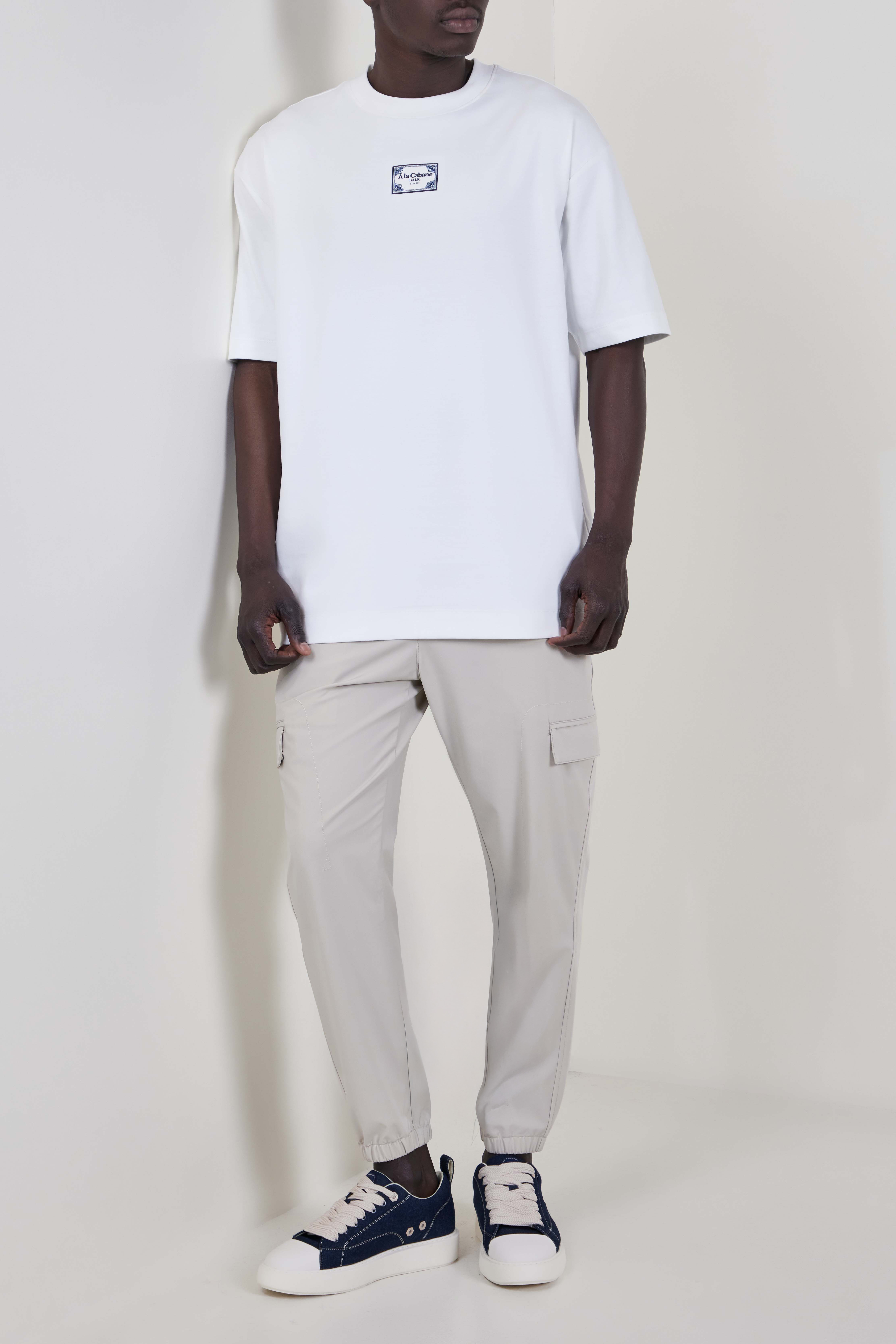 תמונת דוגמן קידמית של נעלי סניקרס