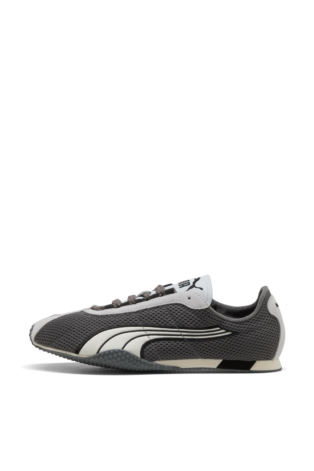 תמונה אחורית של נעלי סניקרס