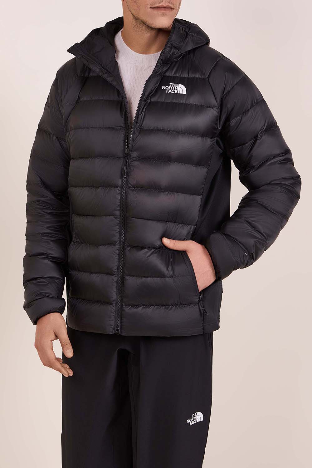 תמונת דוגמן קידמית של מעיל פוך בגזרה צרה