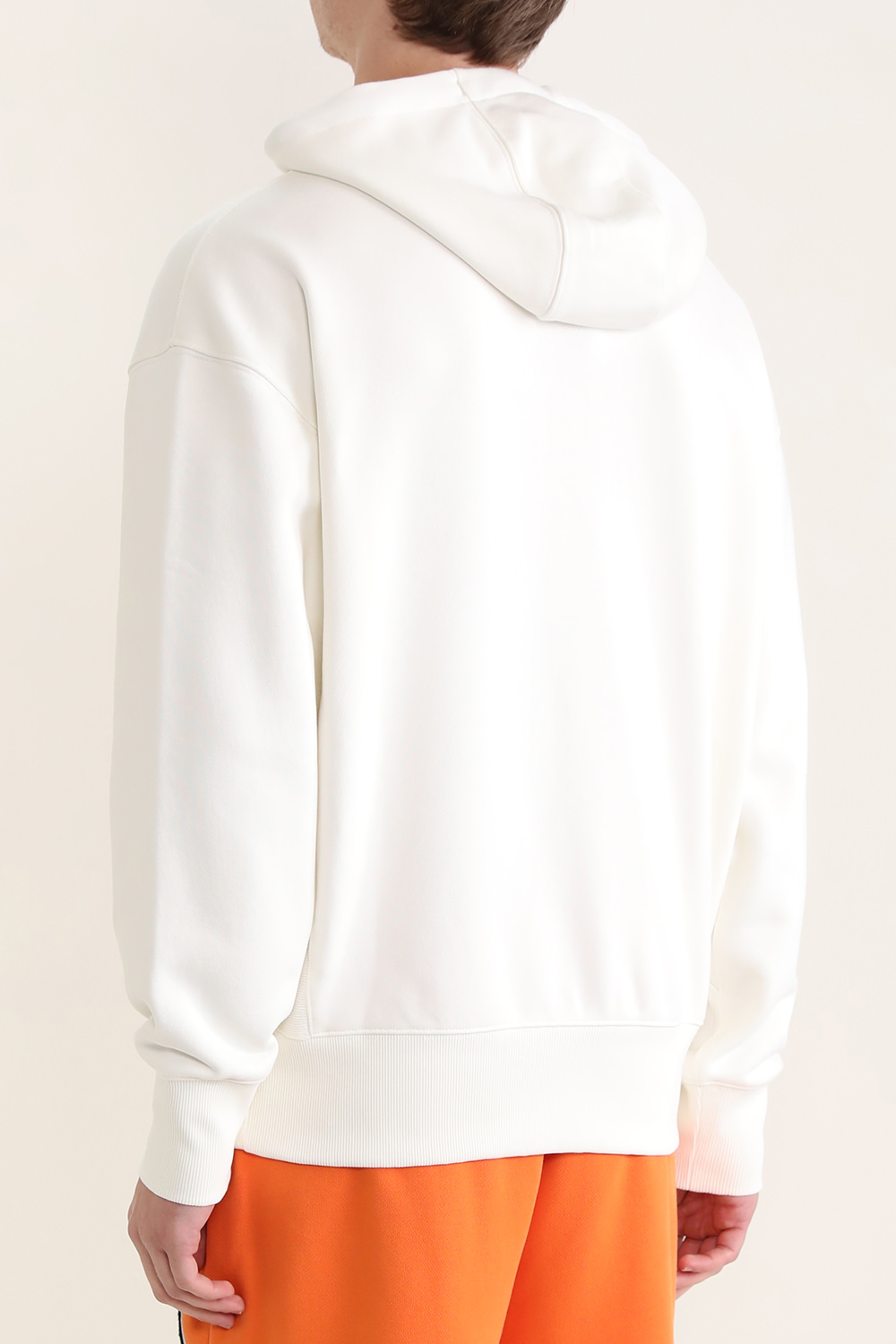 תמונת דוגמן אחורית של פומה X אמי סווטשירט קפוצ'ון