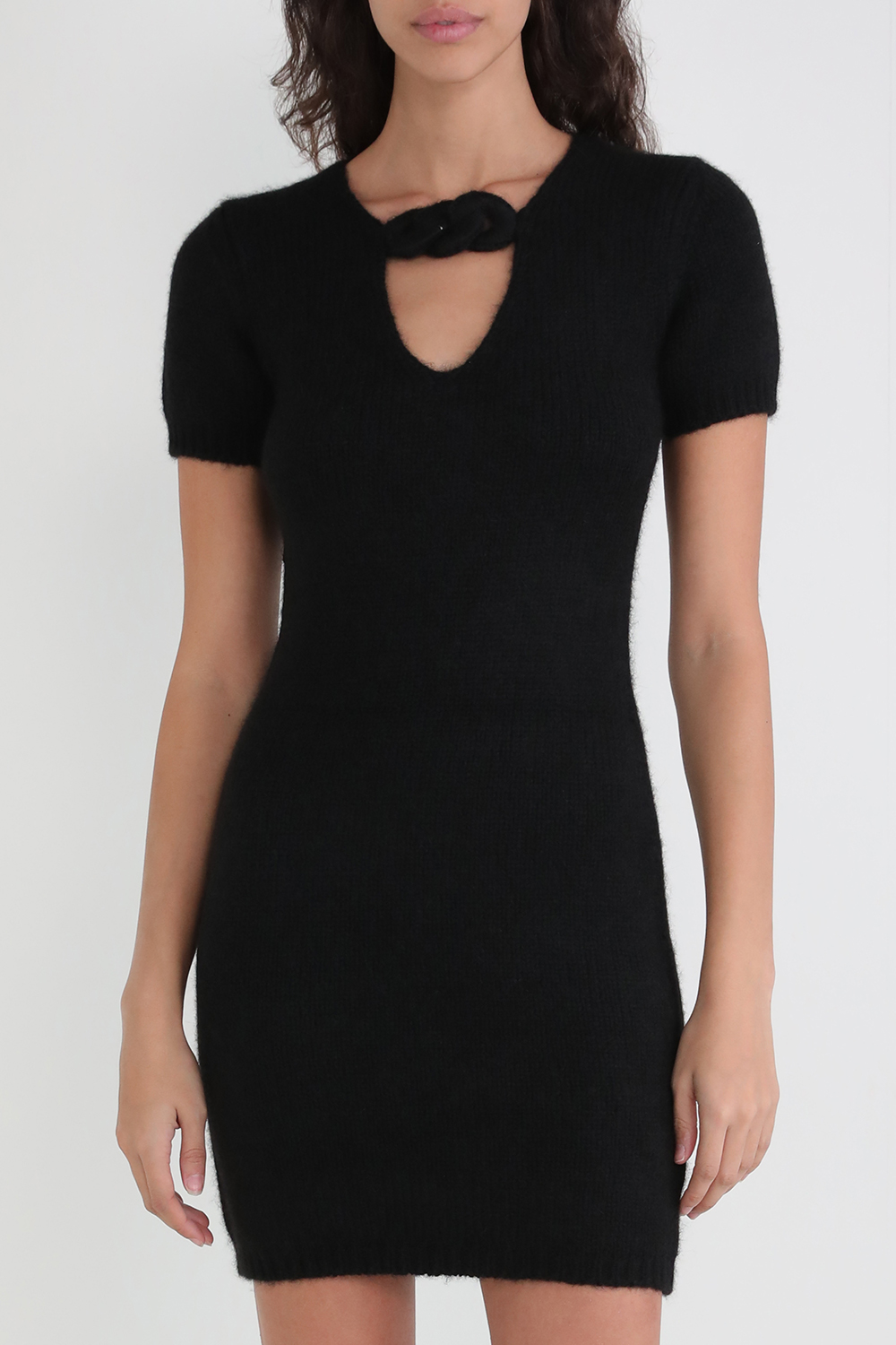 תמונת דוגמן קידמית של שמלת מיני סרוגה