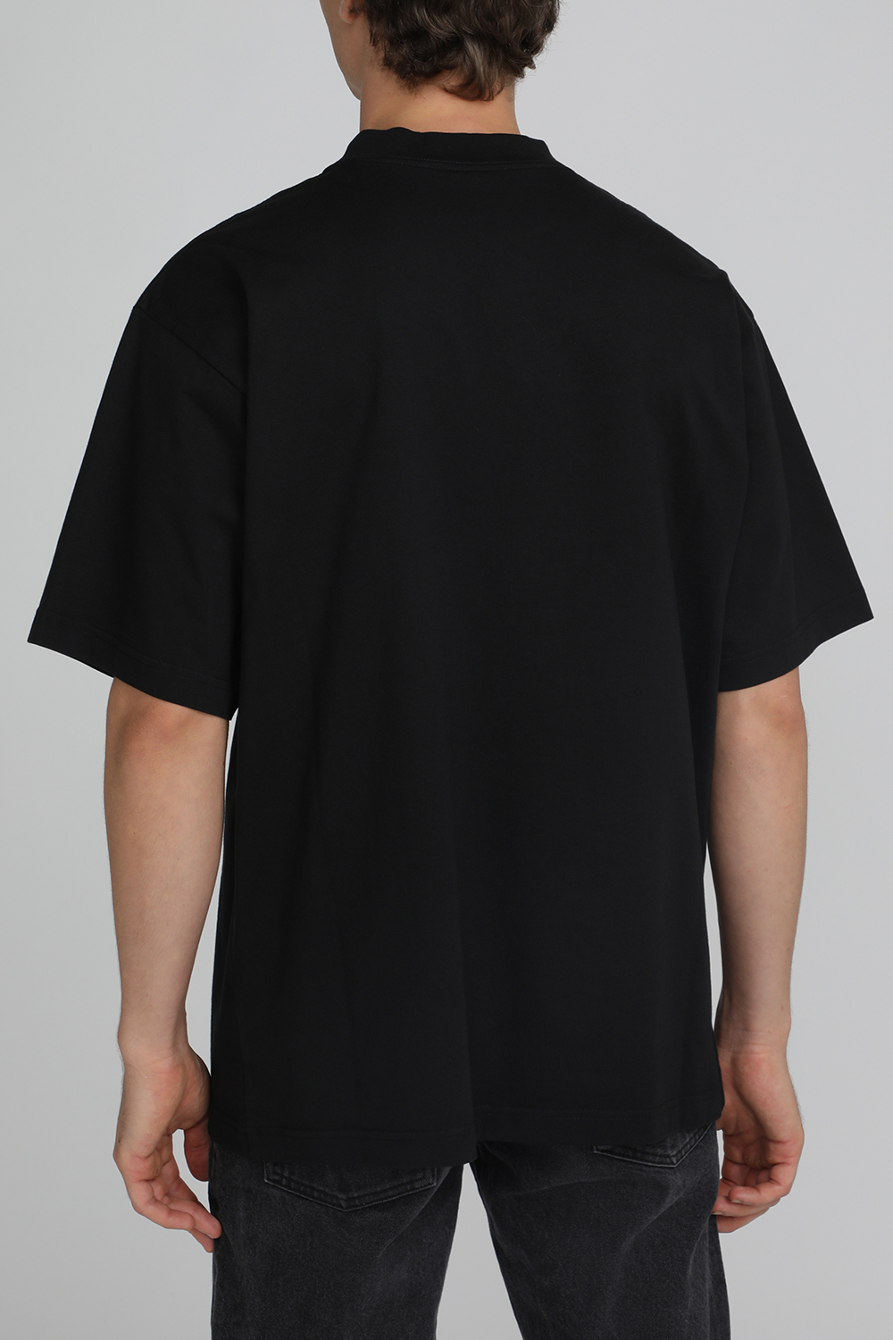 תמונת דוגמן אחורית של חולצת טי