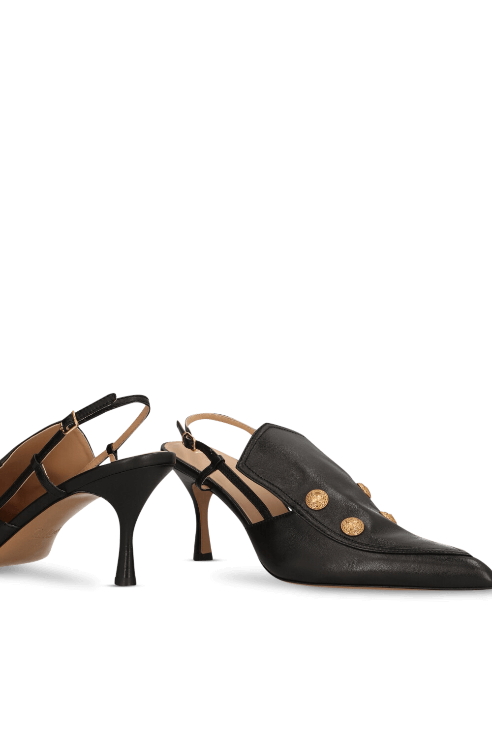 תמונת תקריב של נעלי עקב סלינג בק