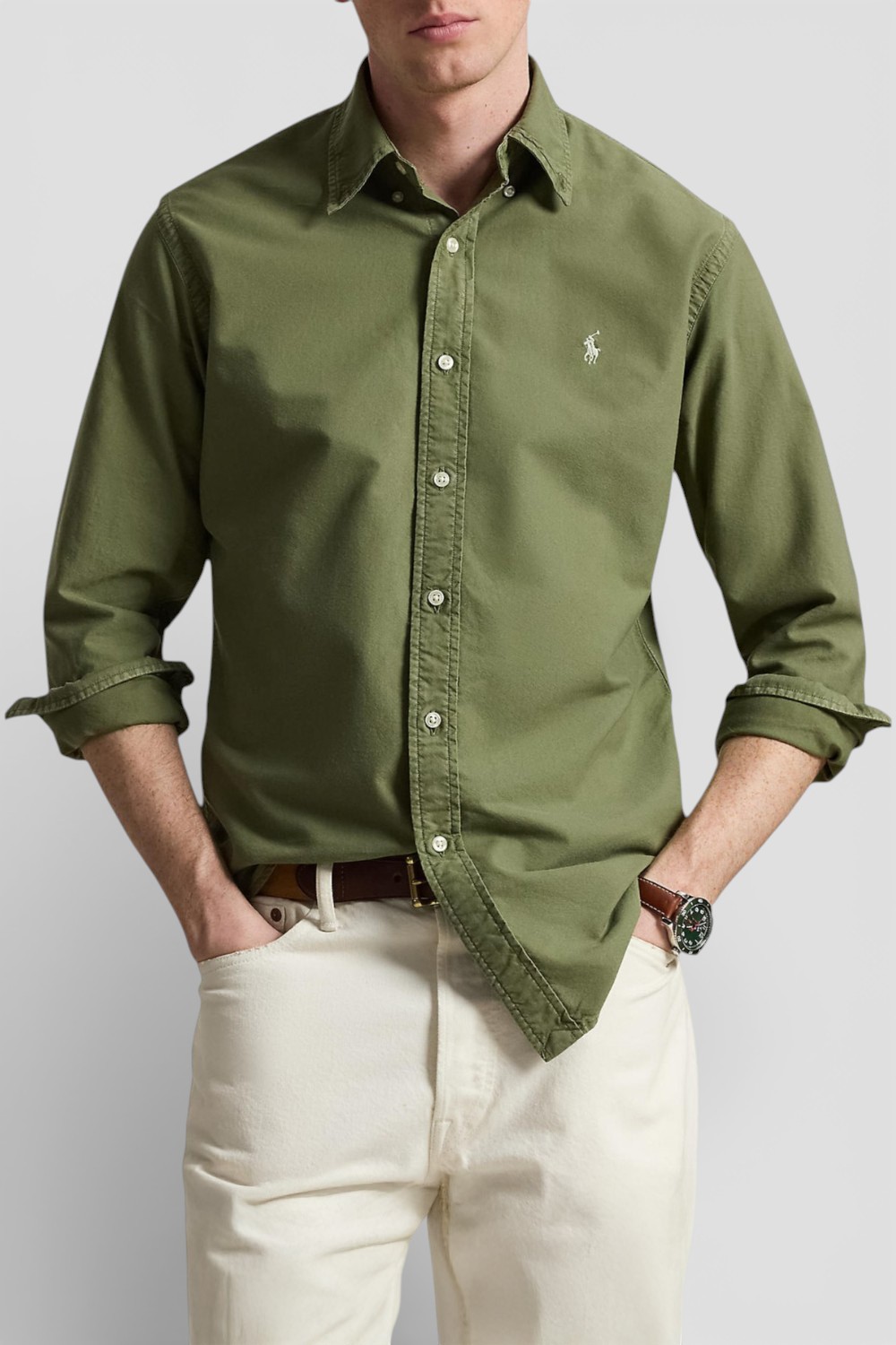 תמונת דוגמן קידמית של חולצה מכופתרת