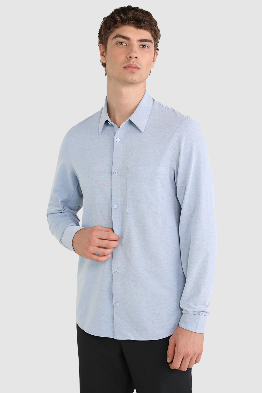 תמונת דוגמן קידמית של Commission Long-Sleeve Shirt
