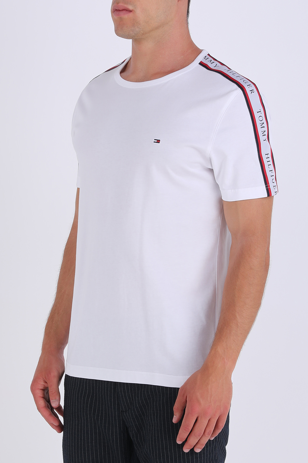 תמונת דוגמן קידמית של Logo Tape T-Shirt in White