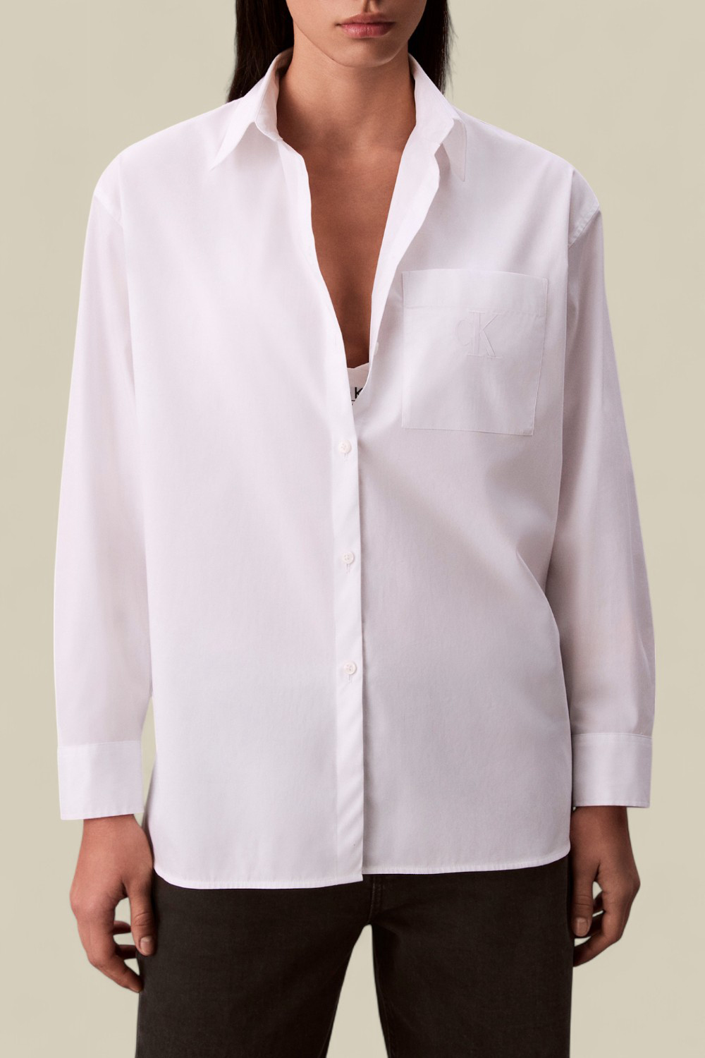 תמונת דוגמן קידמית של חולצת כפתורים