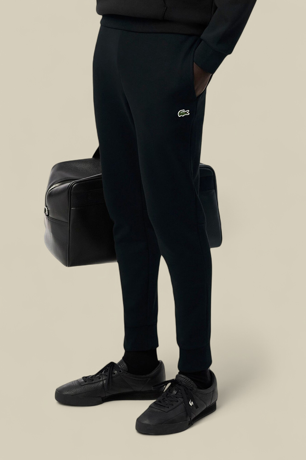 תמונת דוגמן קידמית של מכנסי ג'וג