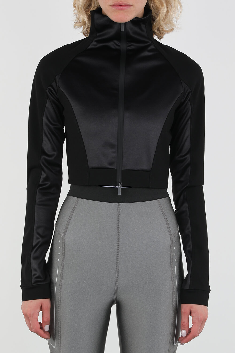 תמונת דוגמן קידמית של קרדיגן שחור ספורטיבי