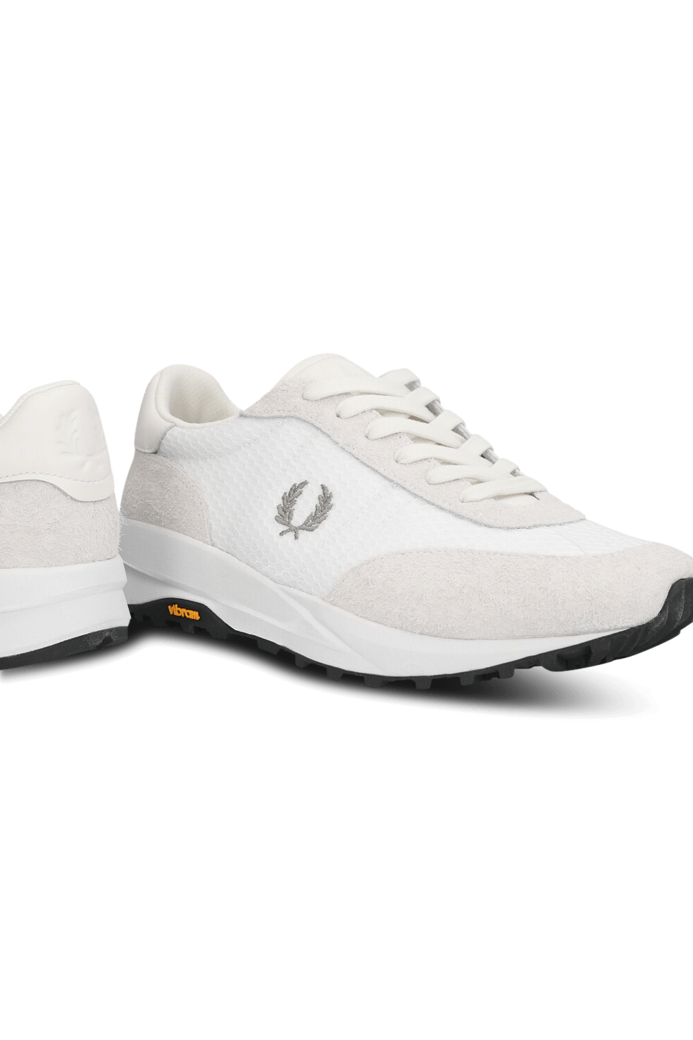 תמונת תקריב של נעלי סניקרס