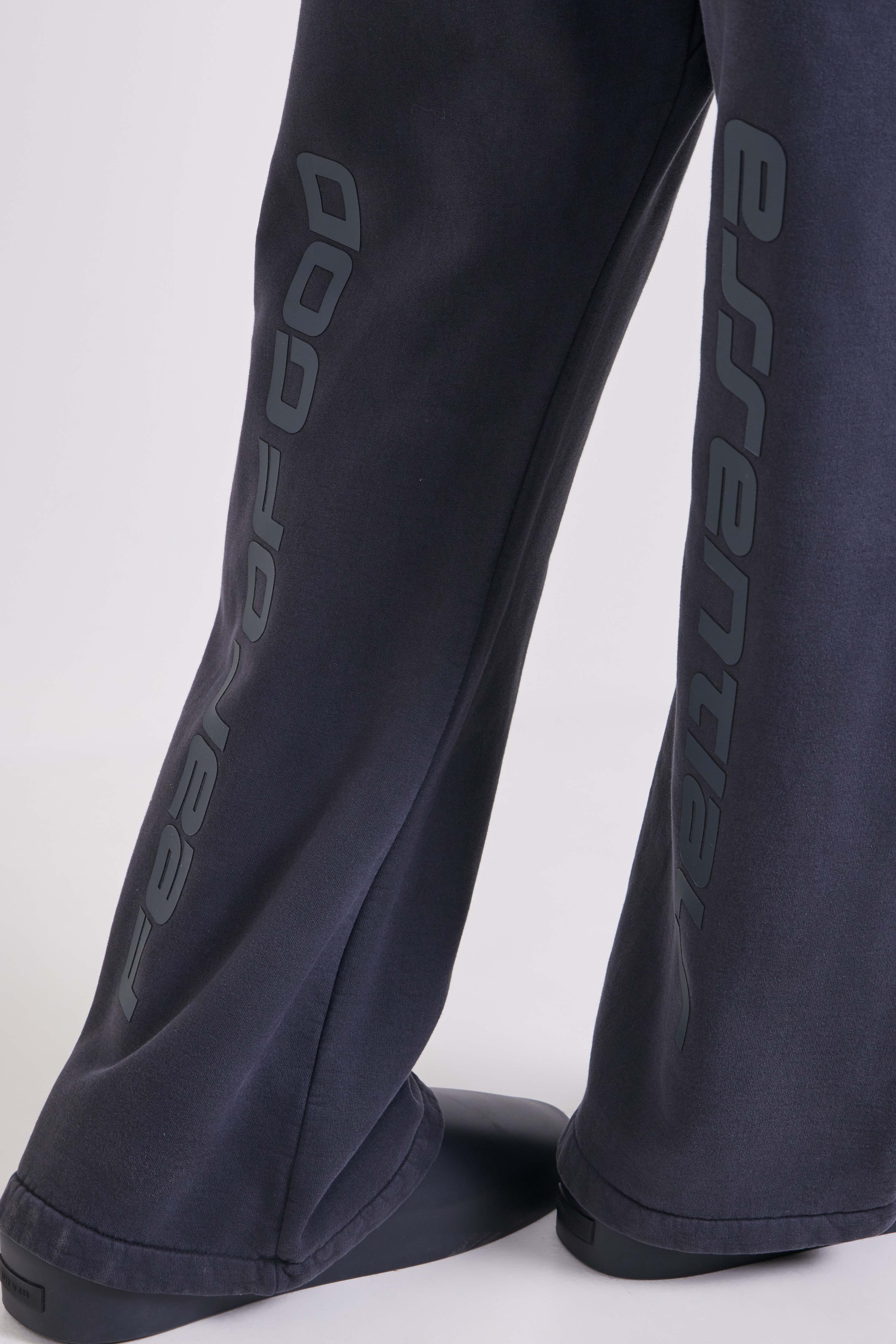 תמונת תקריב דוגמן של מכנסי ג'וגר בגזרה רחבה