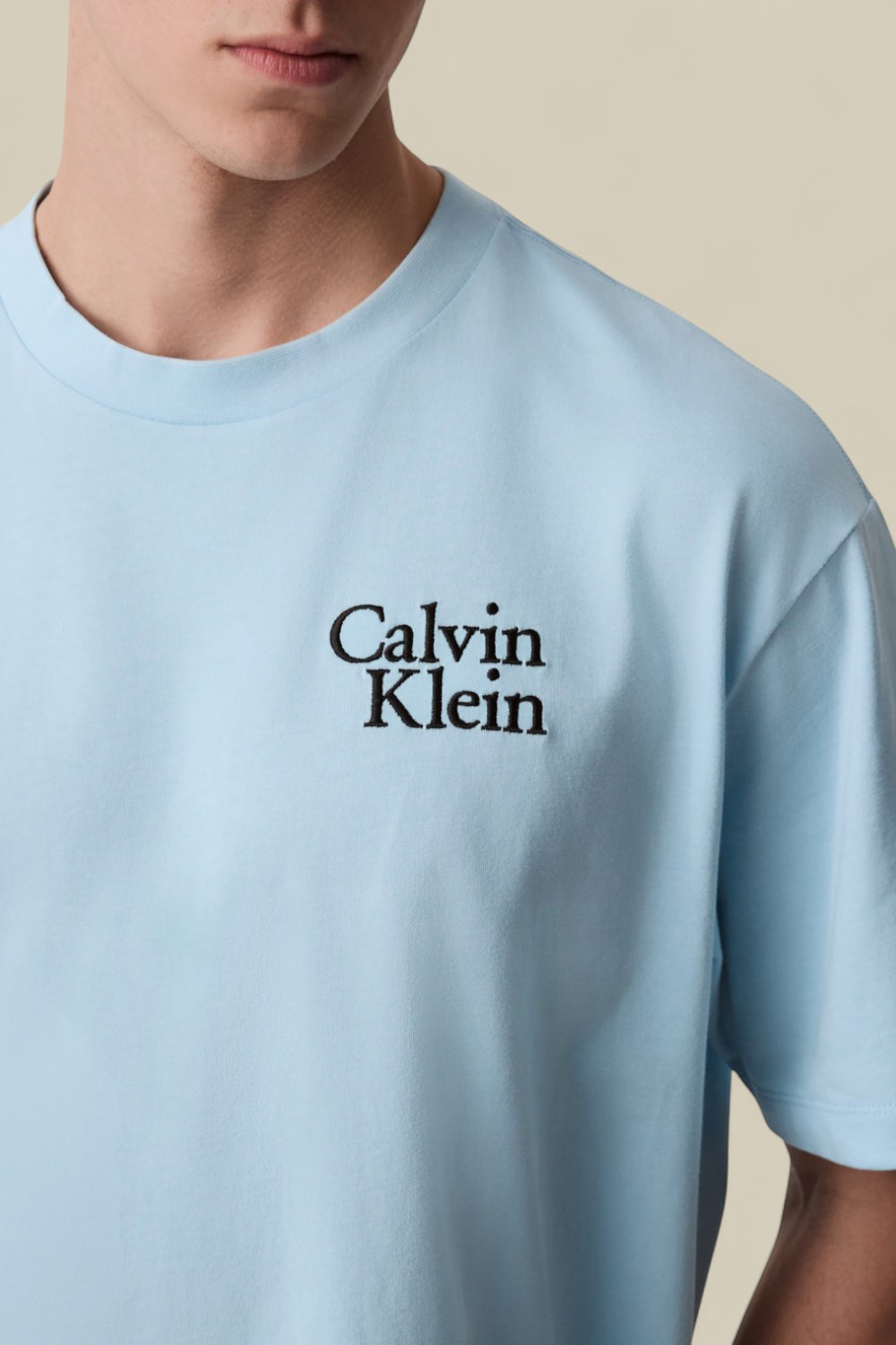 תמונת תקריב דוגמן של חולצת טי