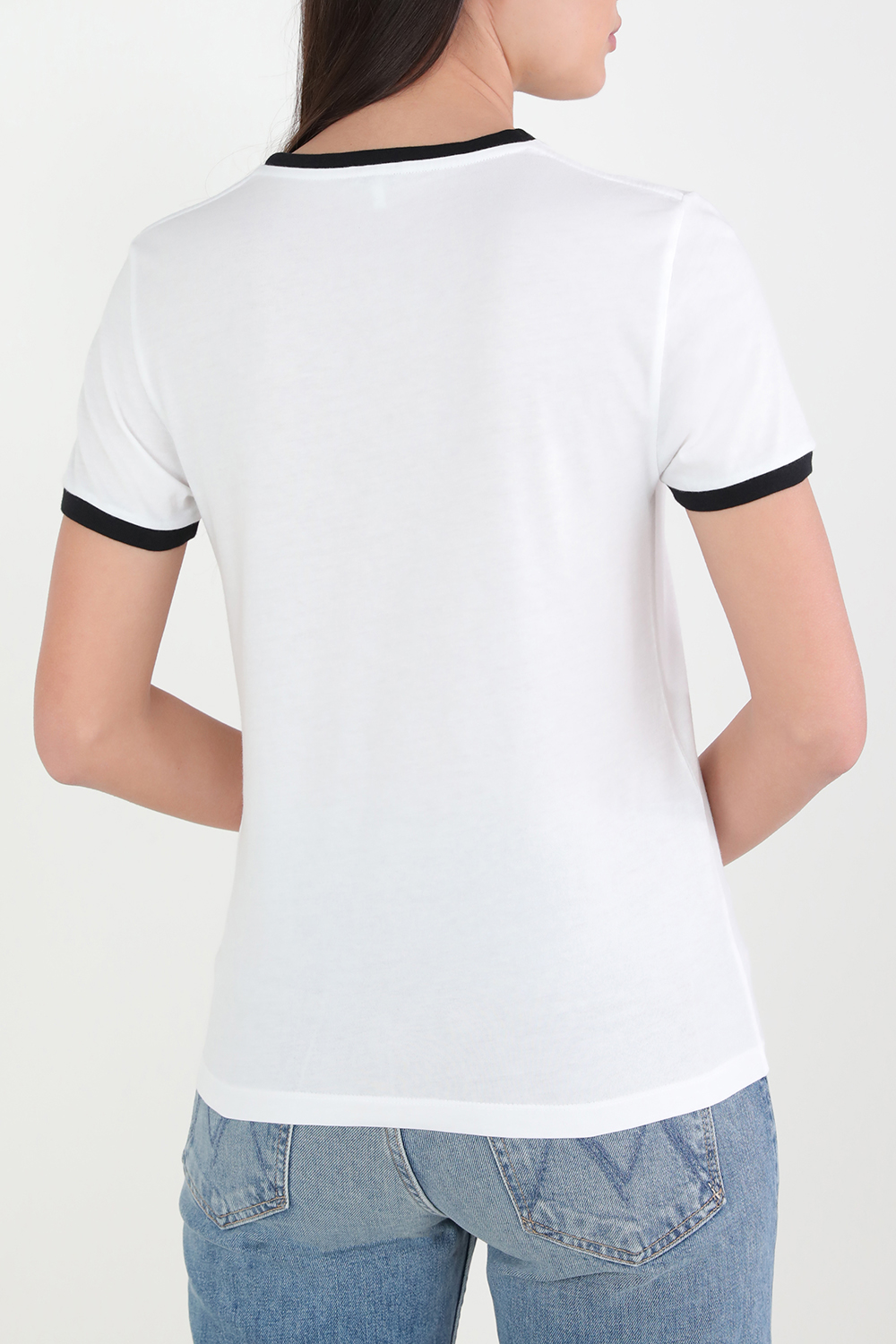 תמונת דוגמן אחורית של חולצת טי