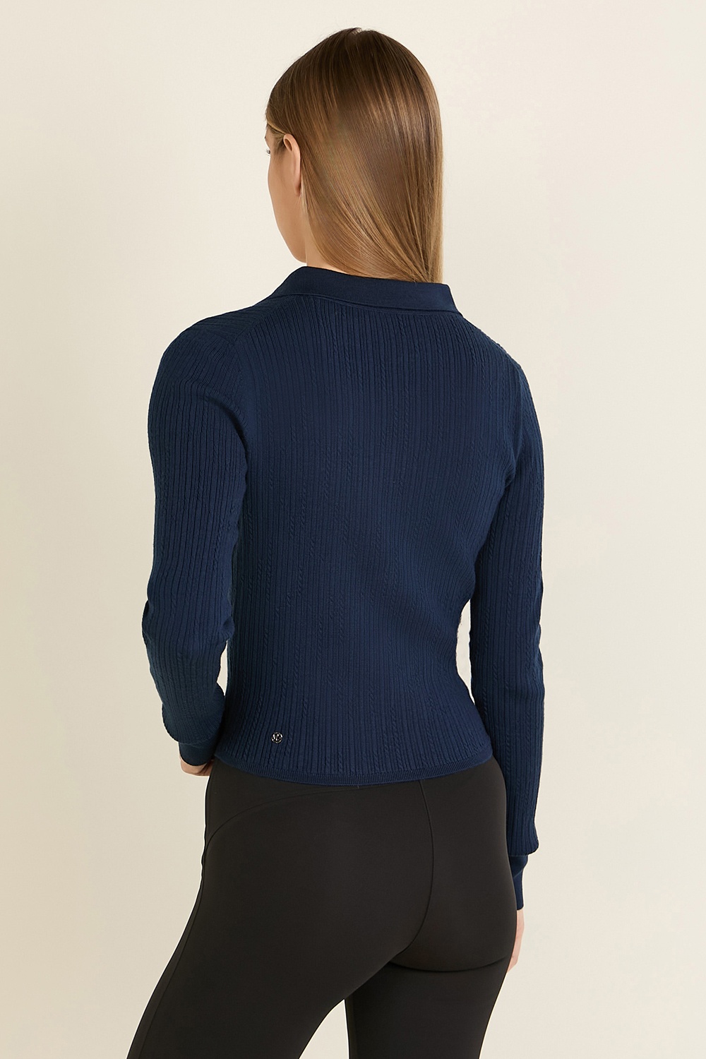 תמונת דוגמן אחורית של Ribbed Merino Wool Collared Sweater‏