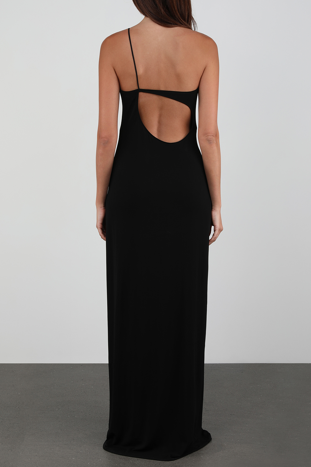 תמונת דוגמן אחורית של שמלת מקסי שחורה אסימטרית