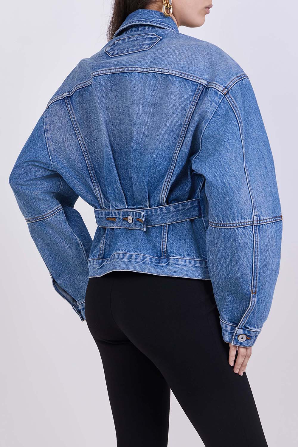 תמונת דוגמן אחורית של ז'קט ג'ינס