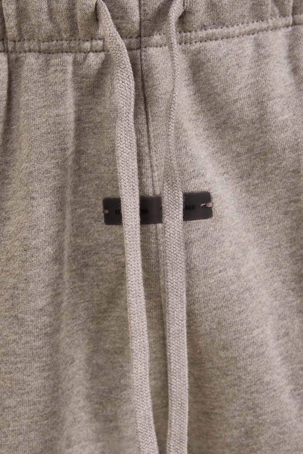 תמונת תקריב דוגמן של מכנסי כדורגל קצרים