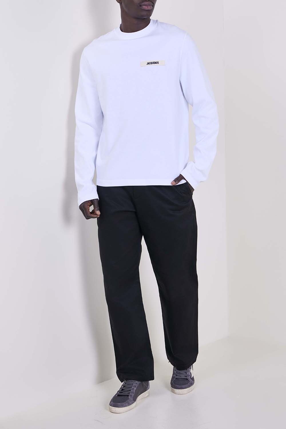 תמונת דוגמן קידמית של סניקרס