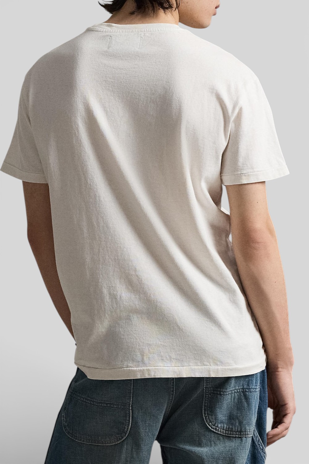 תמונת דוגמן אחורית של חולצת טי