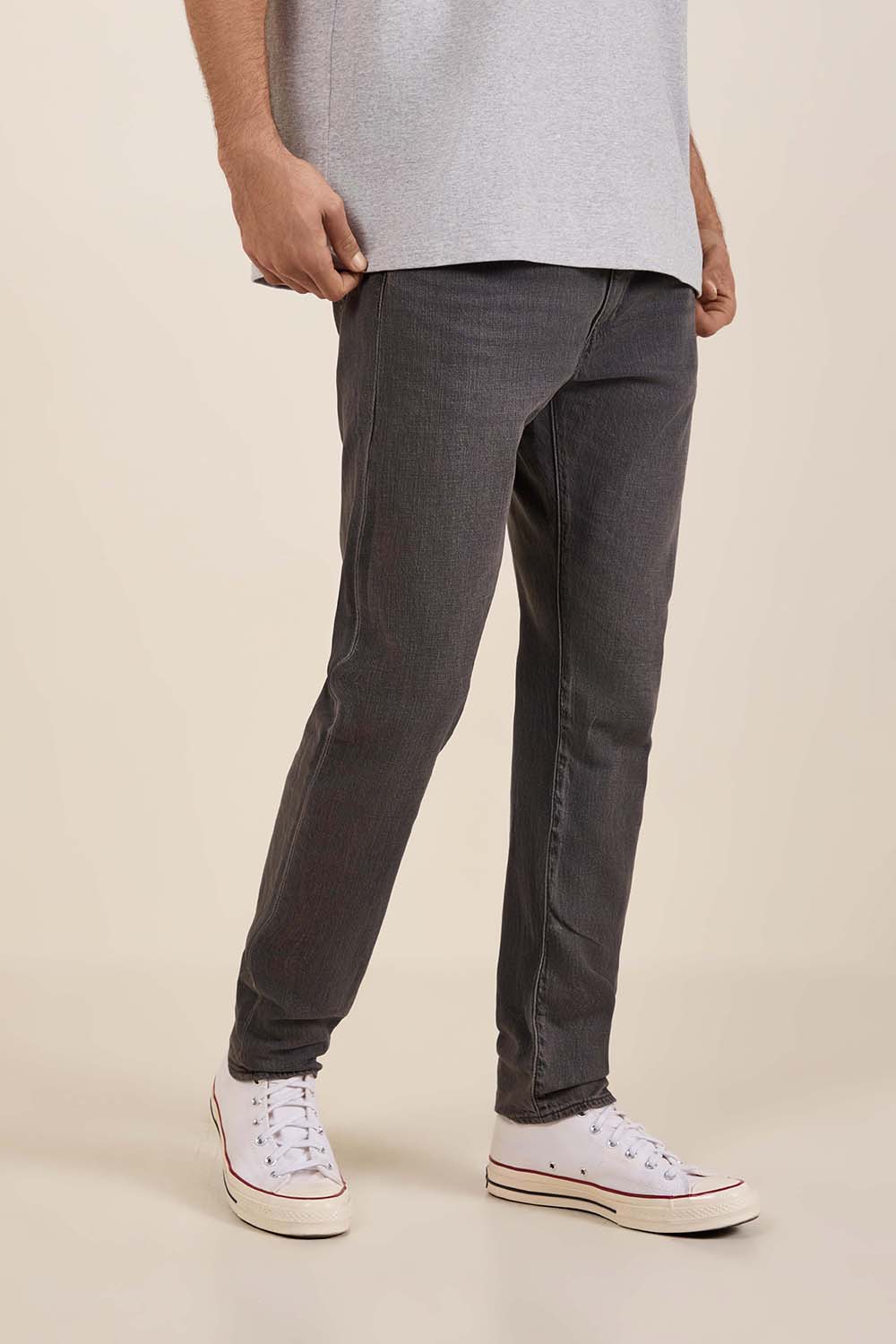 תמונת דוגמן קידמית של מכנסי ג'ינס 512 סלים פיט