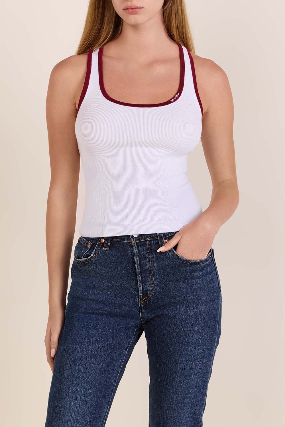 תמונת דוגמן קידמית של גופיית ריב