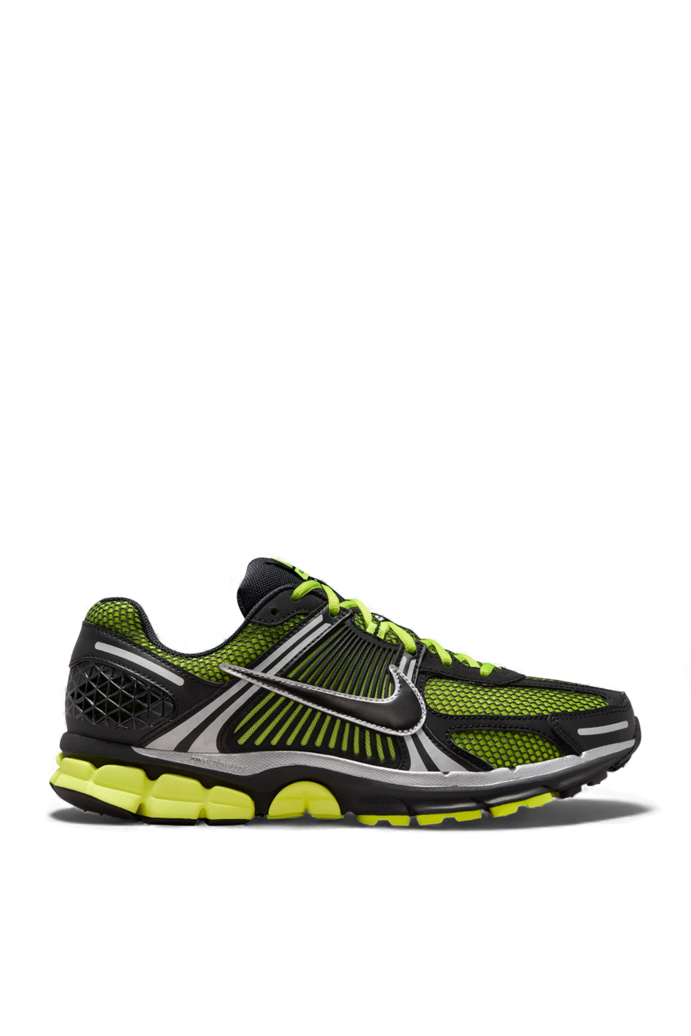 תמונה קידמית של נעלי סניקרס זום וומרו 5