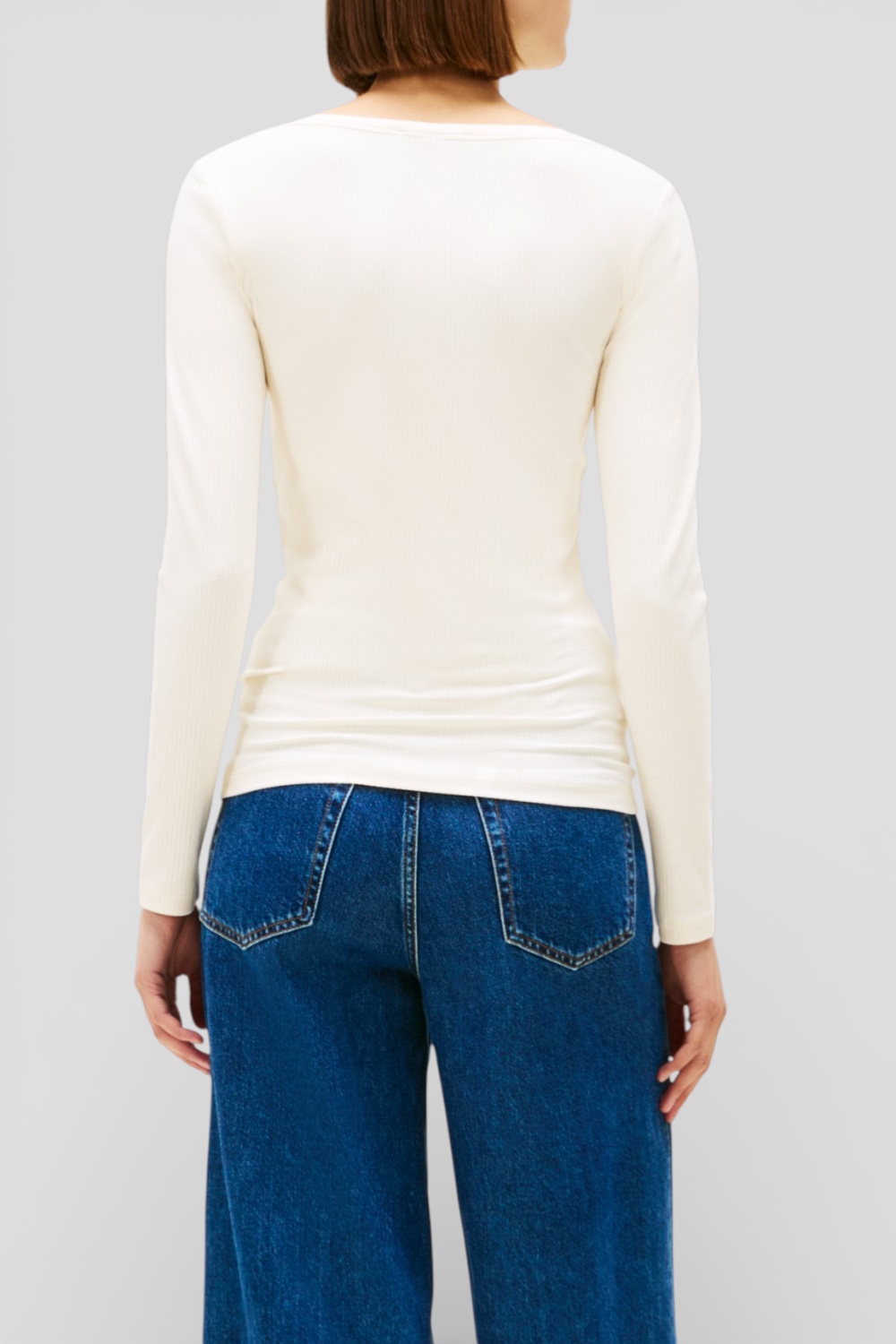 תמונת דוגמן אחורית של חולצת טי ארוכה