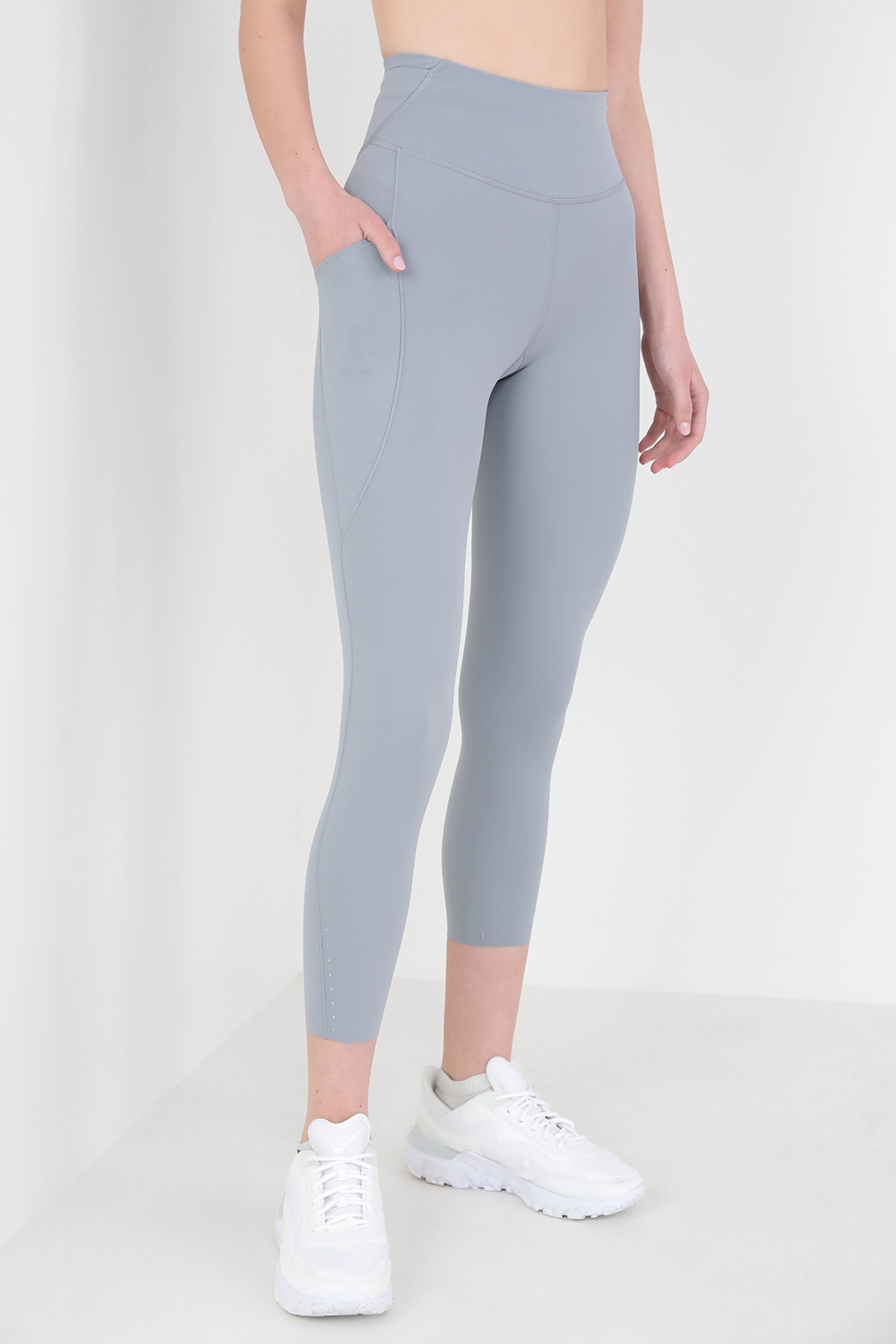תמונת דוגמן קידמית של Fast and Free High-Rise Crop 23" *Pockets