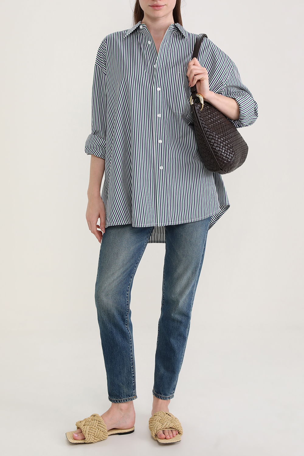 תמונת דוגמן קידמית של כפכפי סליידס קלועים מקש