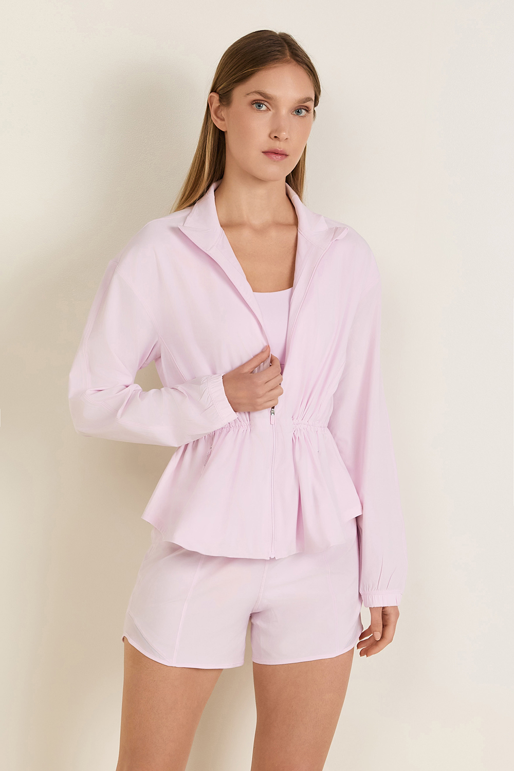 תמונת דוגמן קידמית של UV-Protective Cinch-Waist Running Jacket