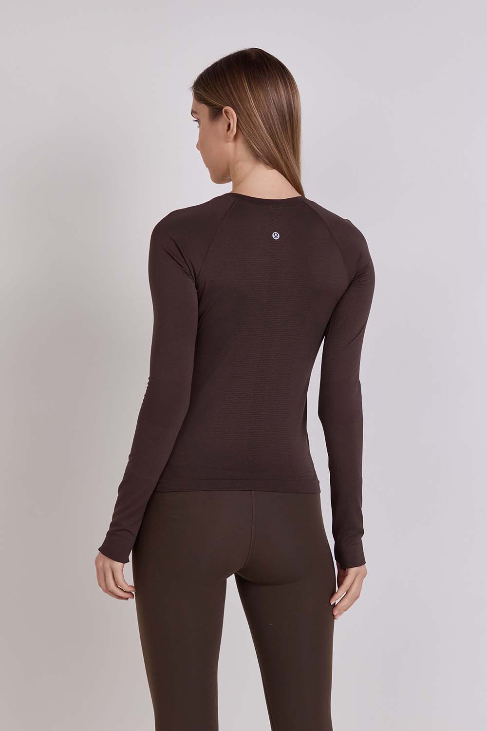 תמונת דוגמן אחורית של SWIFTLY TECH LONG SLEEVE 2.0 *RACE