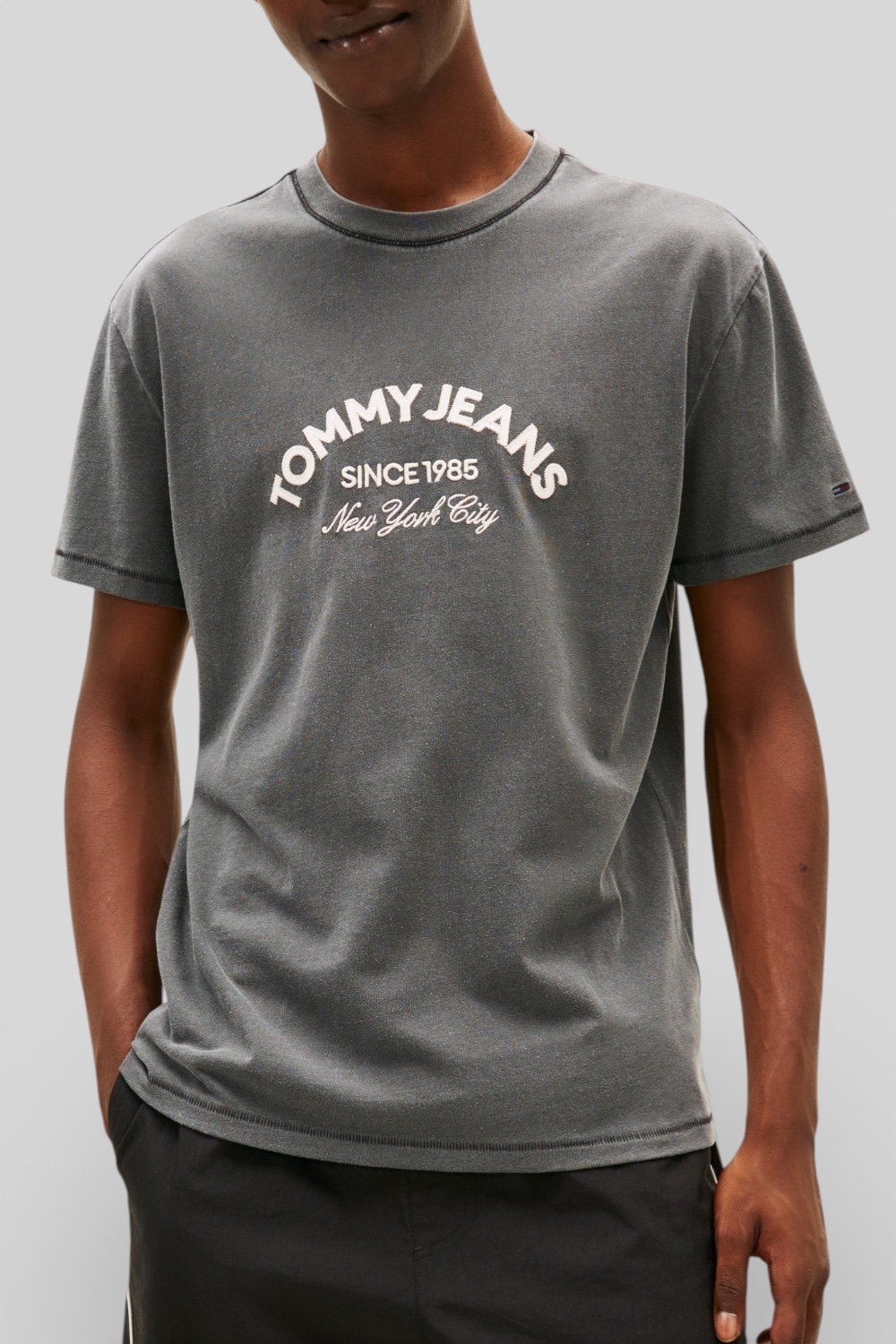 תמונת דוגמן קידמית של חולצת טי