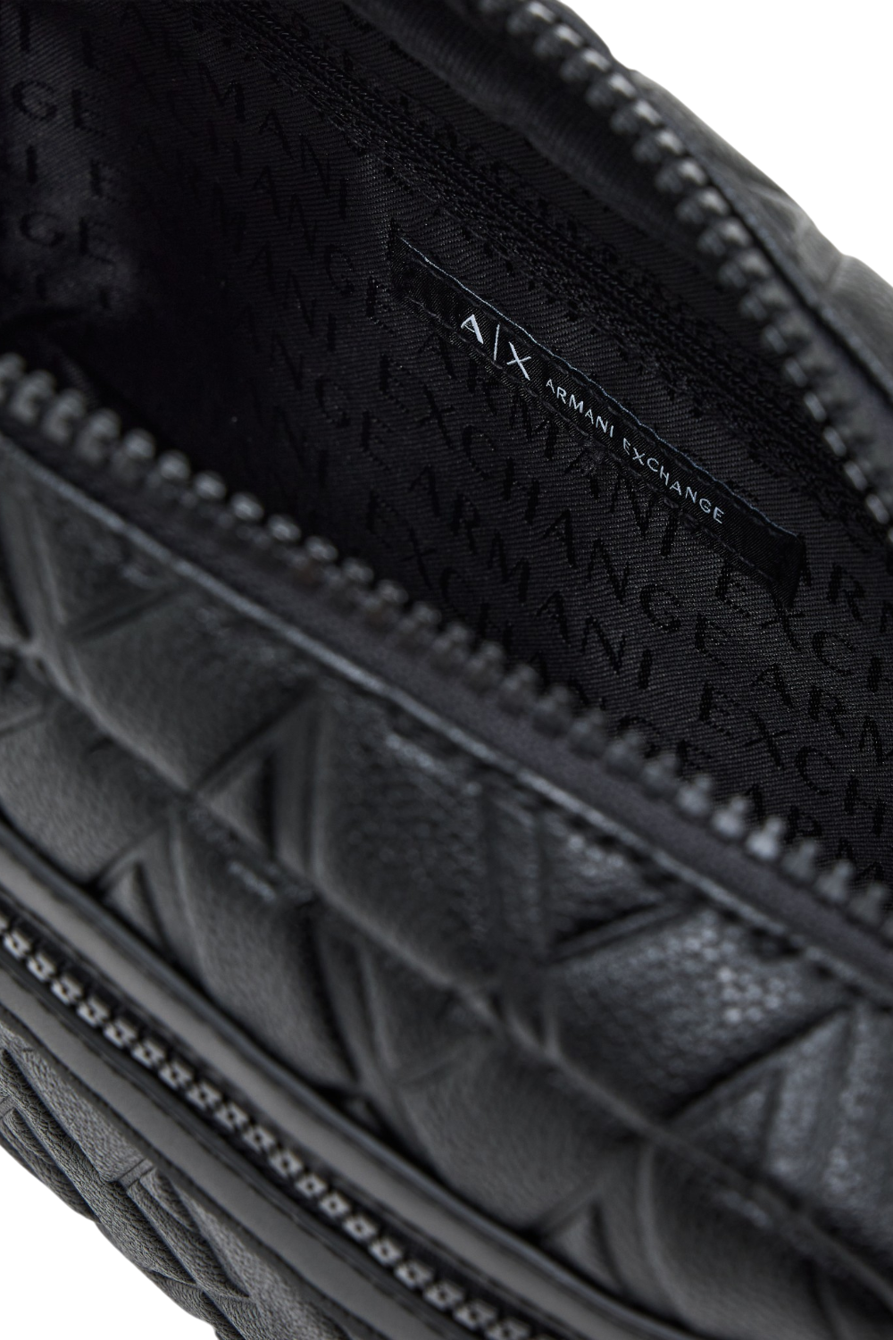 תמונת תקריב של תיק רחצה