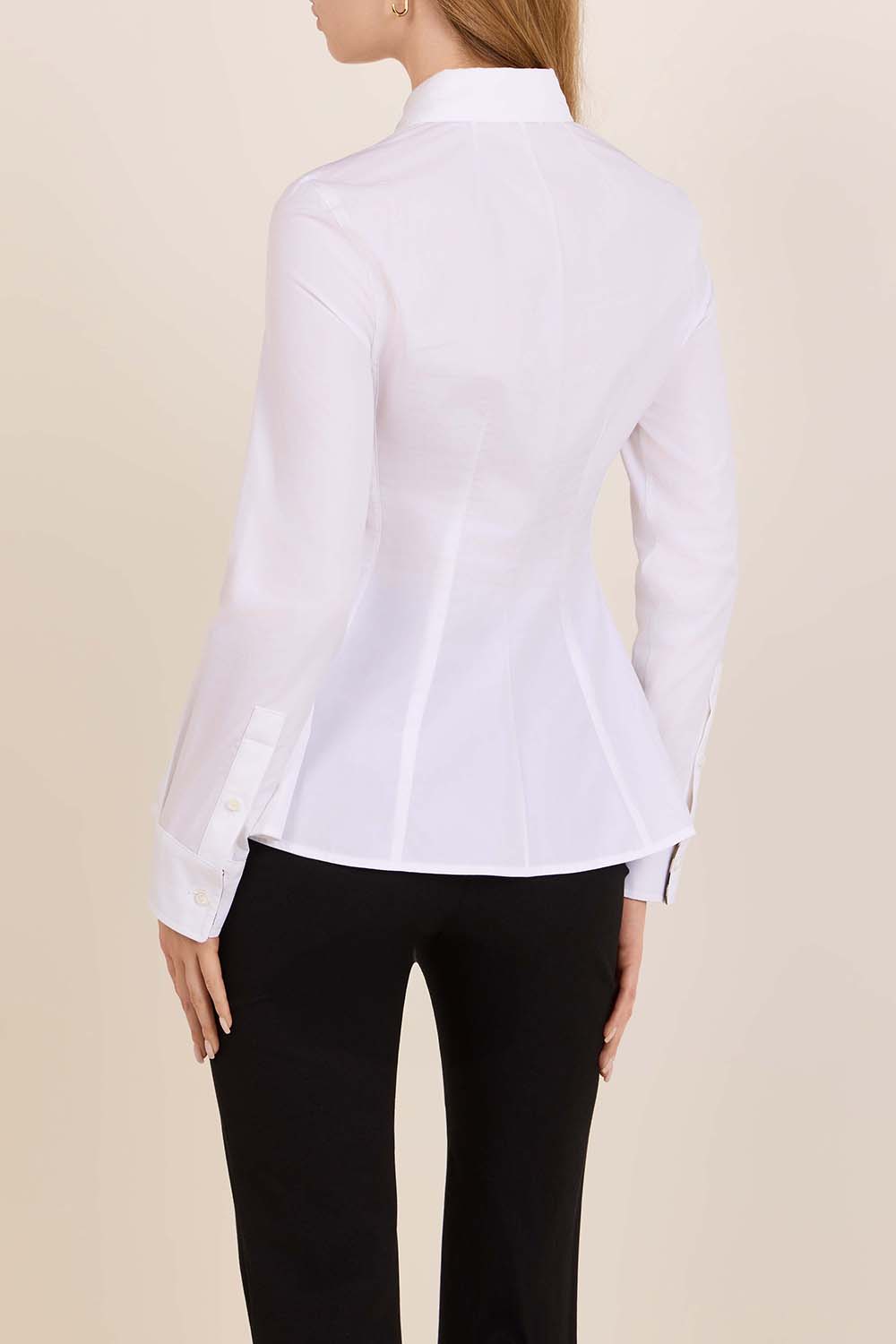 תמונת דוגמן אחורית של חולצת כפתורים סלים פיט