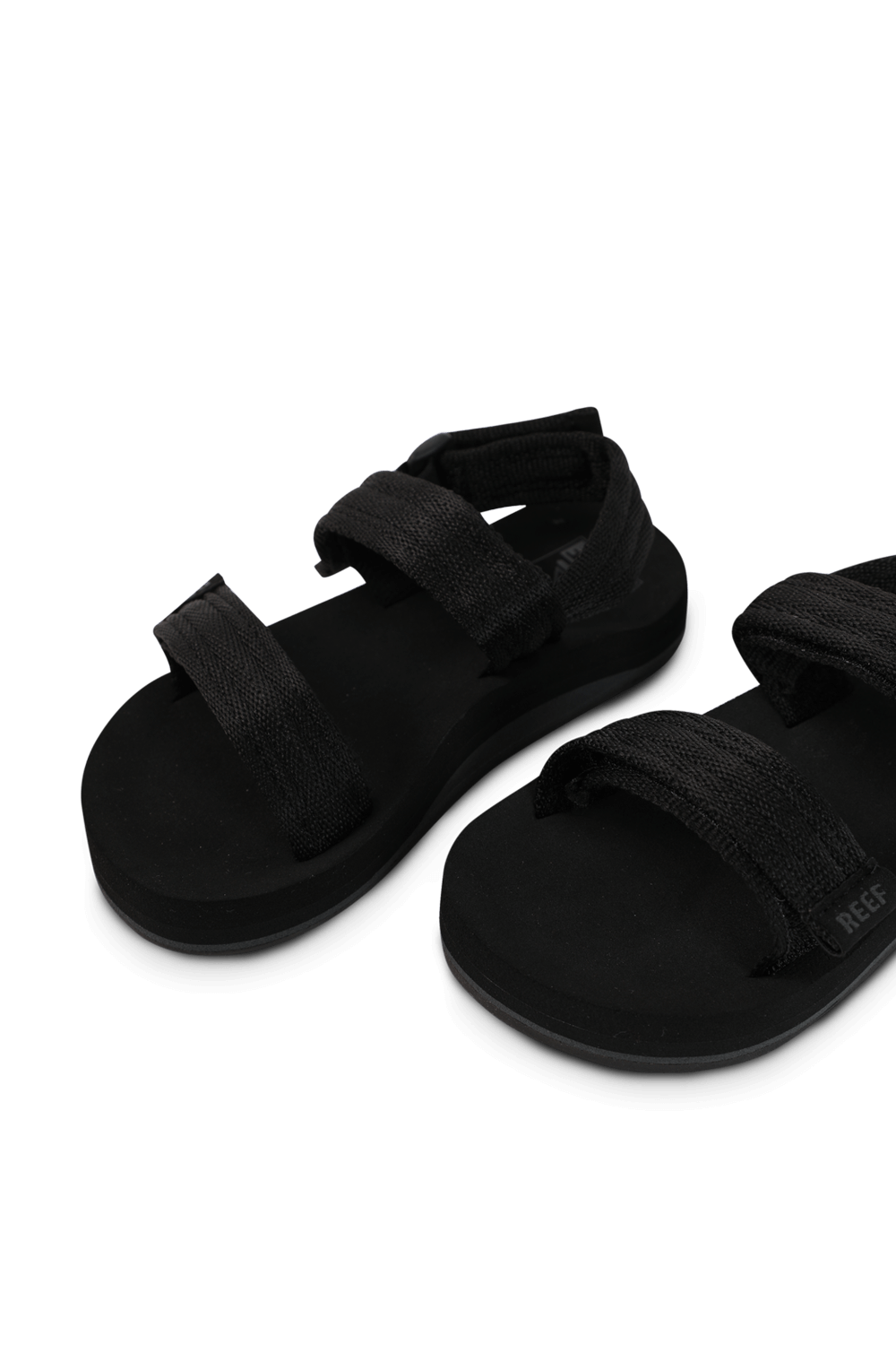 תמונת תקריב של מידות 19-36 סנדלים בשחור