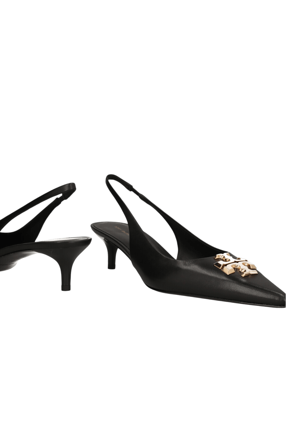 תמונת תקריב של נעלי עקב